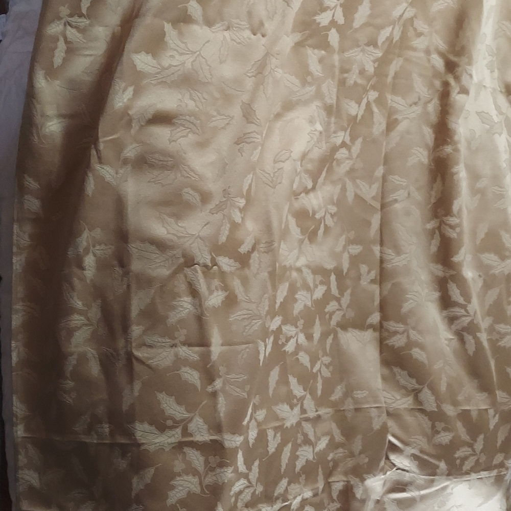 Lenox Tablecloth 59x102. Elegant Holly Pattern.